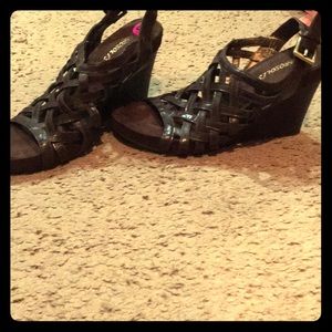 Super cute, dark brown wedges